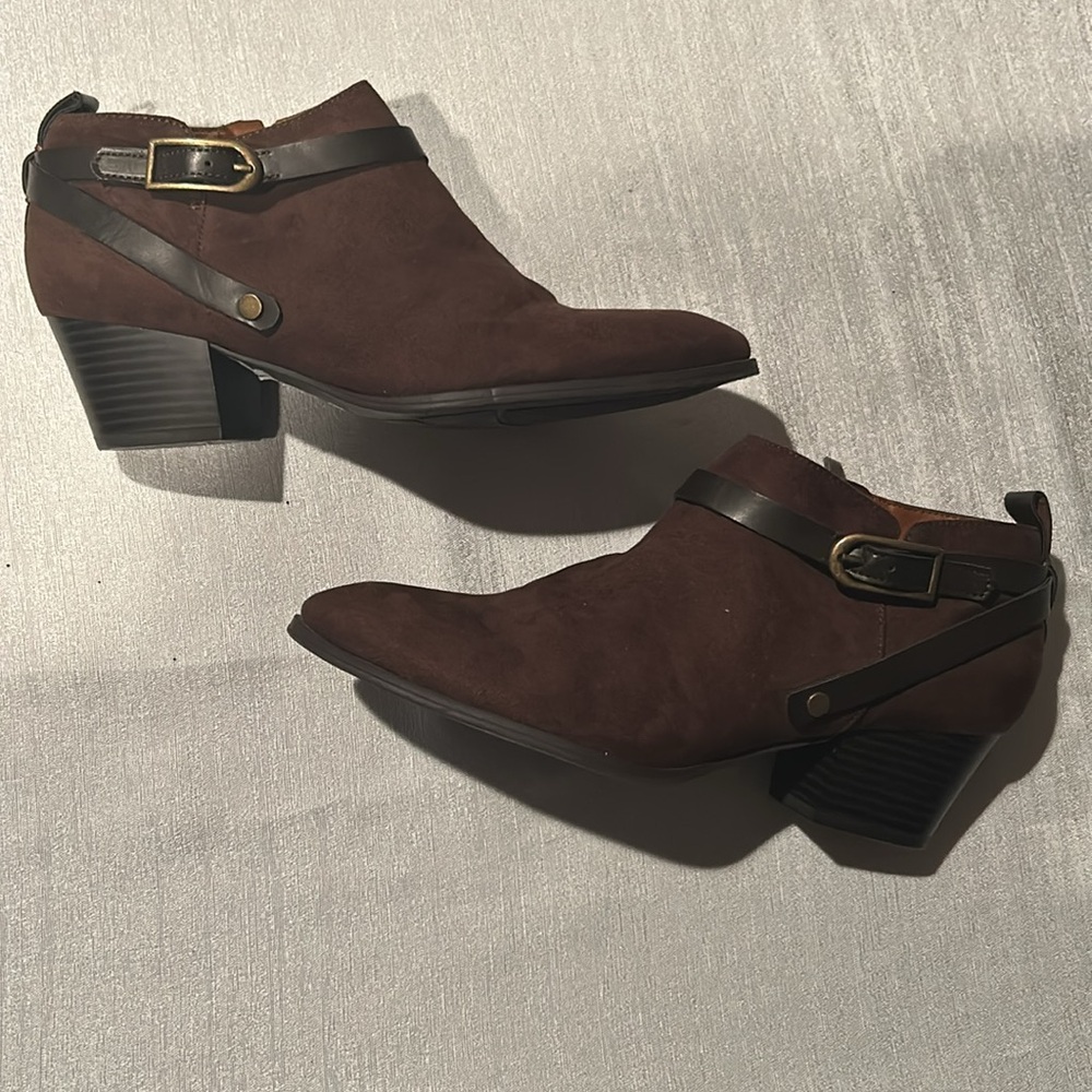 Franco Sarto Women’s Ankle Booties Brown w/ Buckle Design Size 8 Like new